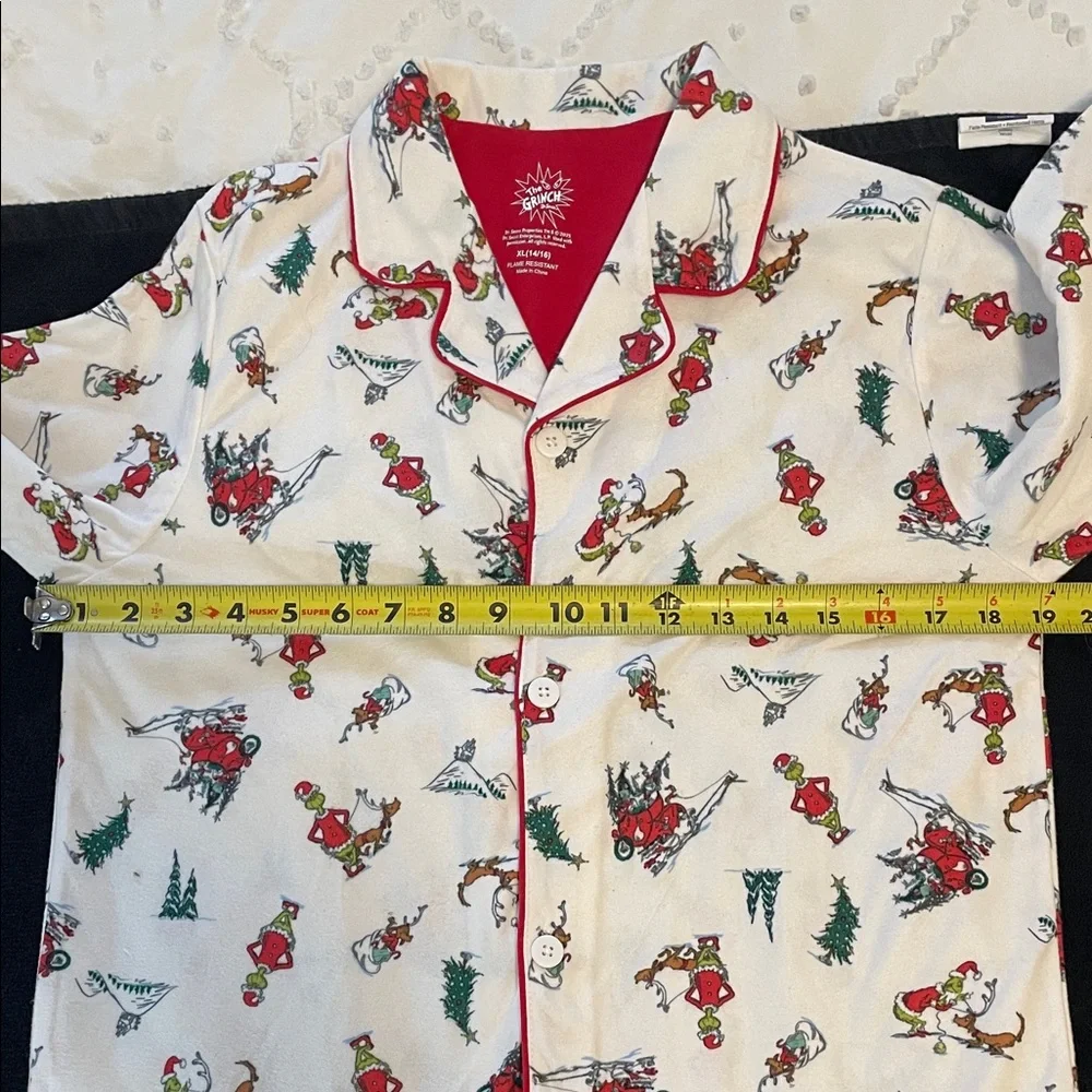Festive Cream Pajama Set with Grinch print nwot